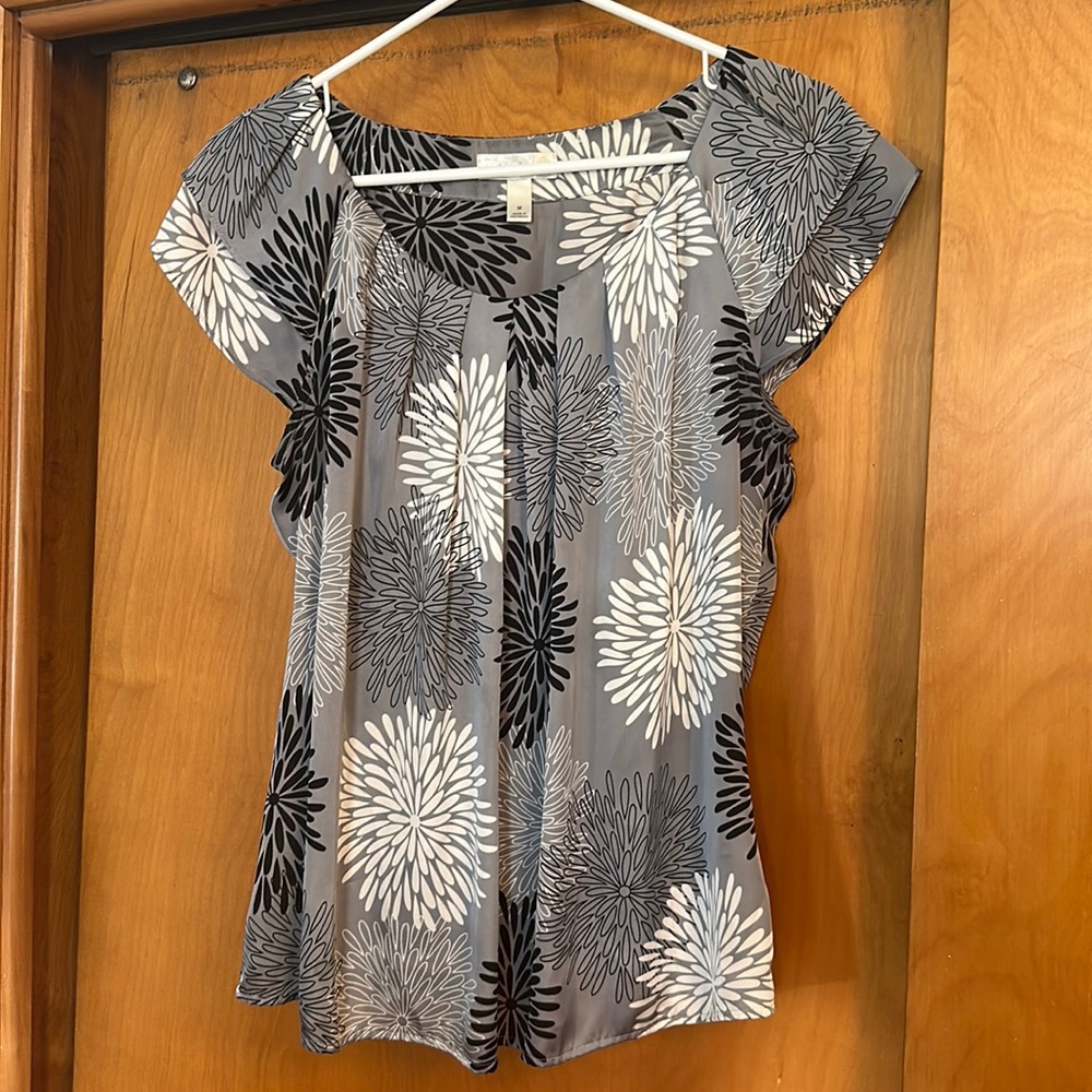 Short sleeve Dress barn women’s flowy top - Picture 2 of 5